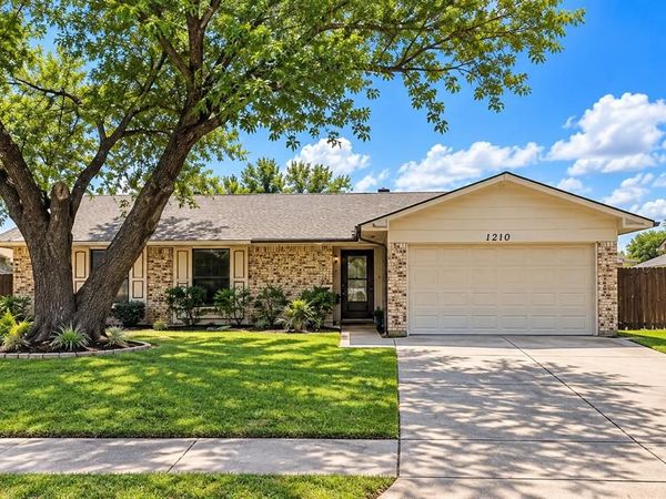 1210 Brook Hill Lane , Arlington, TX 76014