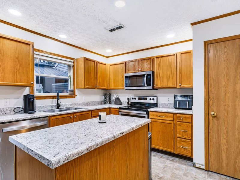 1126 Lake Forest Drive, Hebron, OH 43025 Photo 10