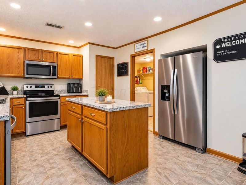 1126 Lake Forest Drive, Hebron, OH 43025 Photo 11