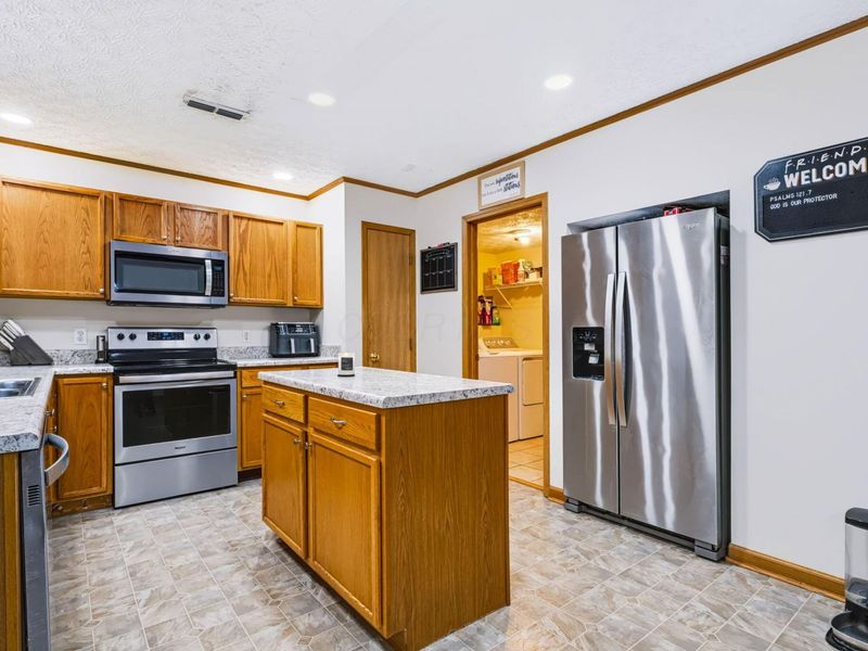1126 Lake Forest Drive, Hebron, OH 43025 Photo 12