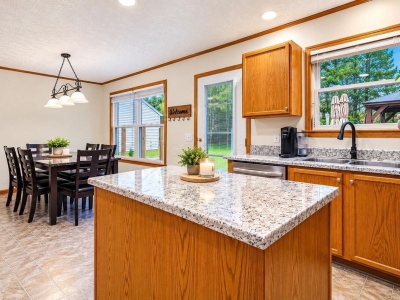 1126 Lake Forest Drive, Hebron, OH 43025 Photo 13