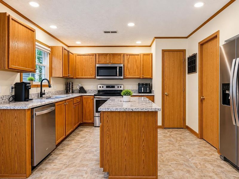 1126 Lake Forest Drive, Hebron, OH 43025 Photo 8