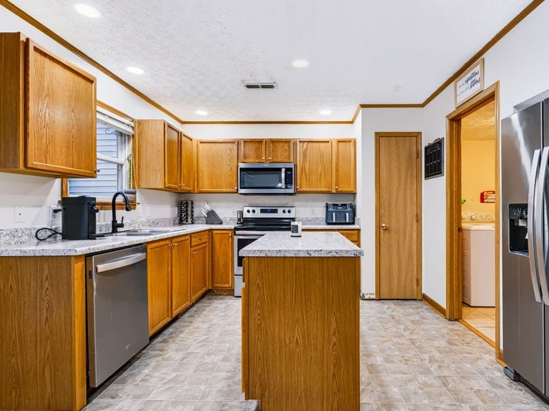 1126 Lake Forest Drive, Hebron, OH 43025 Photo 9