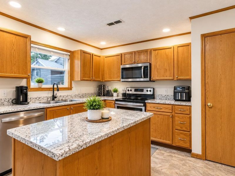 1126 Lake Forest Drive, Hebron, OH 43025 Photo 9