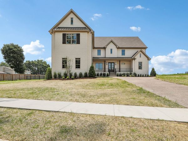335 Raintree Dr , Hendersonville, TN 37075