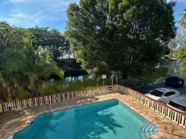 4265 NW Tamiami Canal Dr, Unit 1-312, Miami, FL 33126
