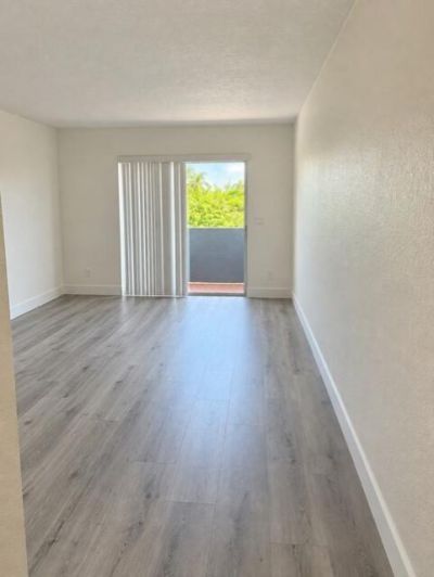 4265 NW Tamiami Canal Dr, Unit 1-312, Miami, FL 33126 Photo
