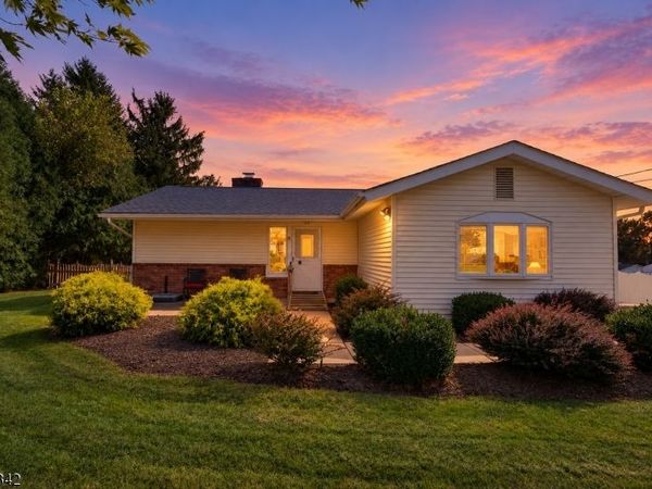 8 Fern Ave, Hamburg, NJ 07419