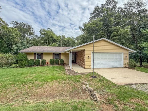 512 County Road 2490 , Mahomet, IL 61853