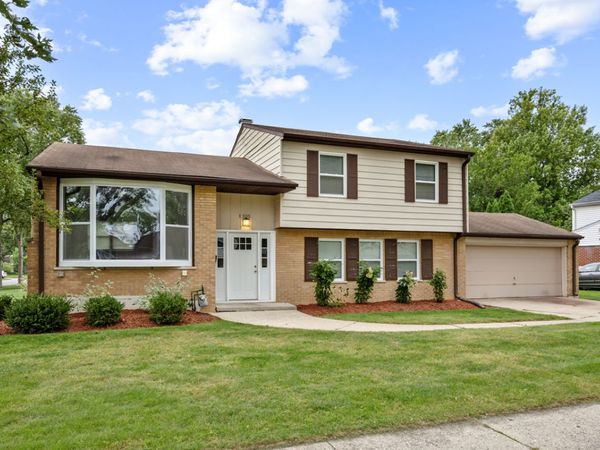1505 E Michele Drive , Palatine, IL 60074