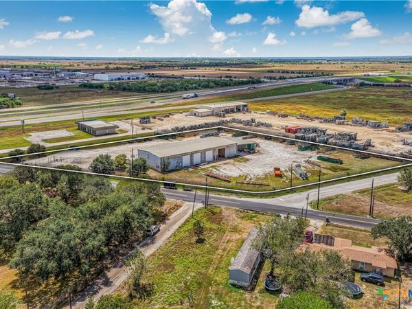 4603 E Juan Linn Street , Victoria, TX 77901