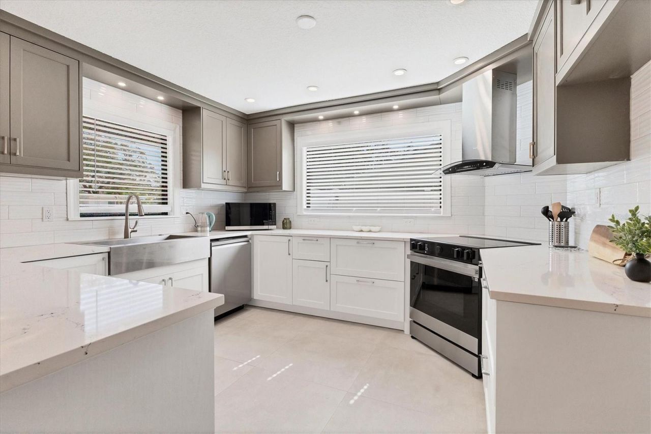 2553 E Paulstan Court , Sarasota, FL 34237 Photo