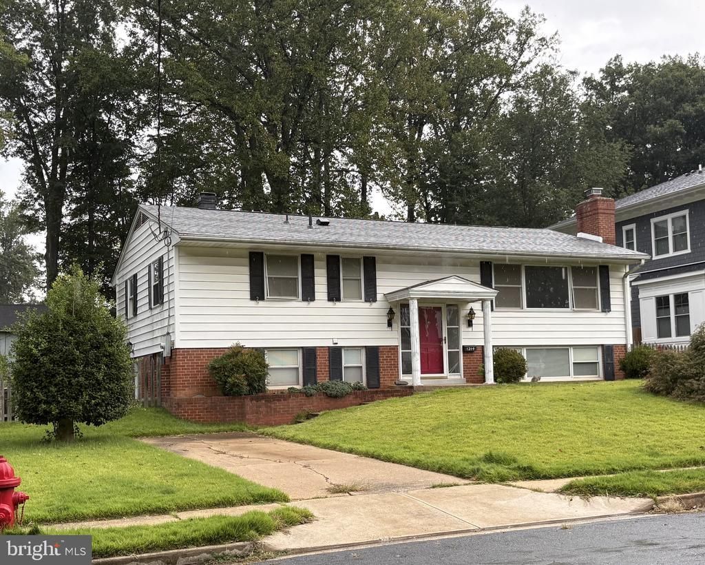 1214 Ross Drive Sw, Vienna, VA 22180 Main Photo