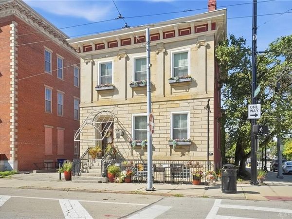 39 E 1st Street, Dayton, OH 45402