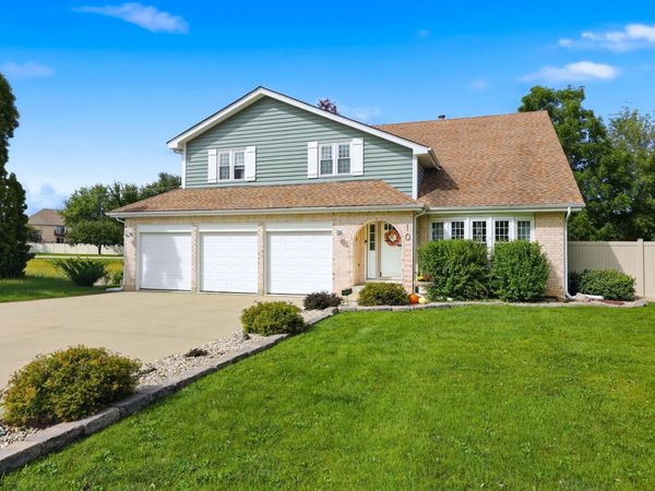 10 Americana Court , Roselle, IL 60172