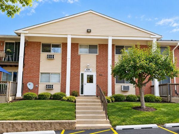 680 Marilyn Avenue , Unit 210, Glendale Heights, IL 60139