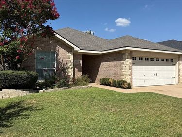 9021 Rushing River Drive, Fort Worth, TX 76118