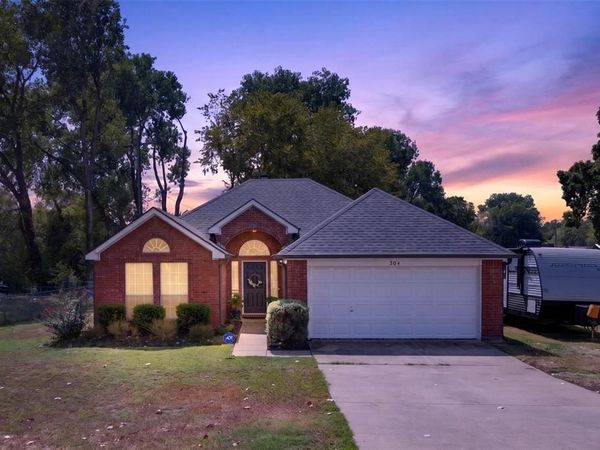 304 Daisy Road, Midlothian, TX 76065