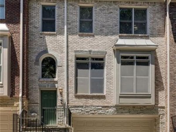 5561 Julian Place , Atlanta, GA 30342