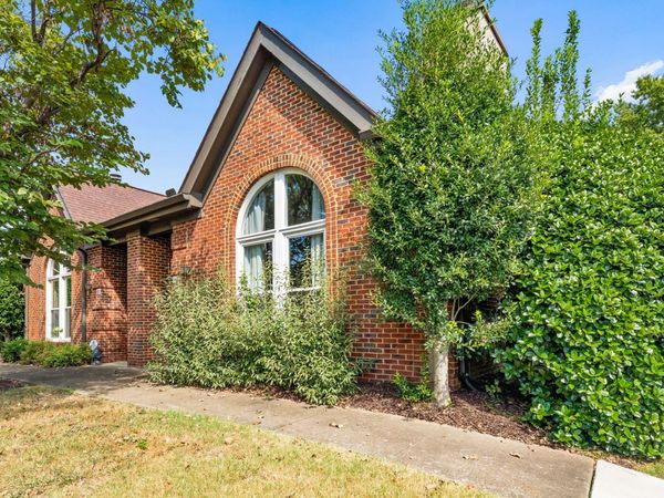 100 Highland Villa Dr , Nashville, TN 37211