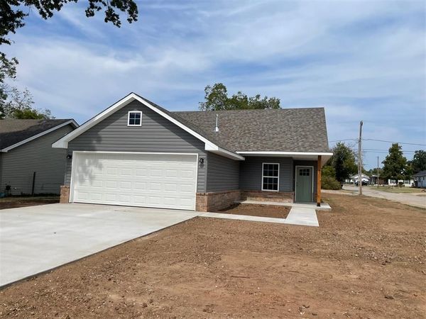 202 W Rosa Street, Shawnee, OK 74804