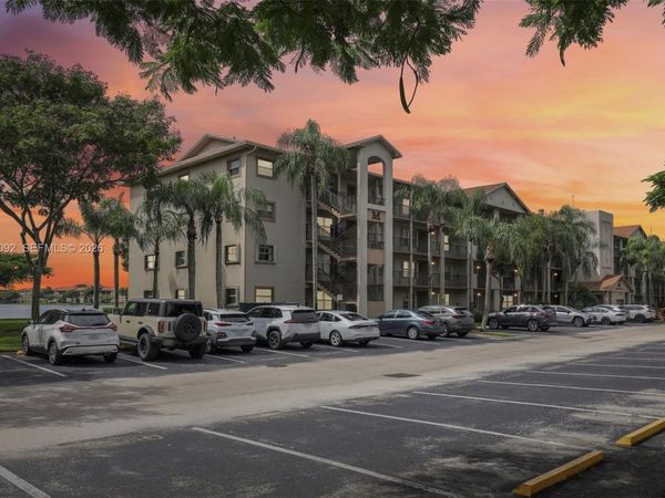 13800 SW 5th Ct, Unit 301M, Pembroke Pines, FL 33027