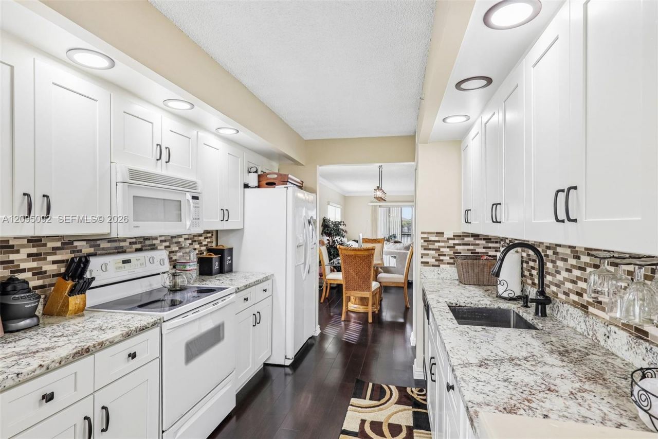 13800 SW 5th Ct, Unit 301M, Pembroke Pines, FL 33027 Photo