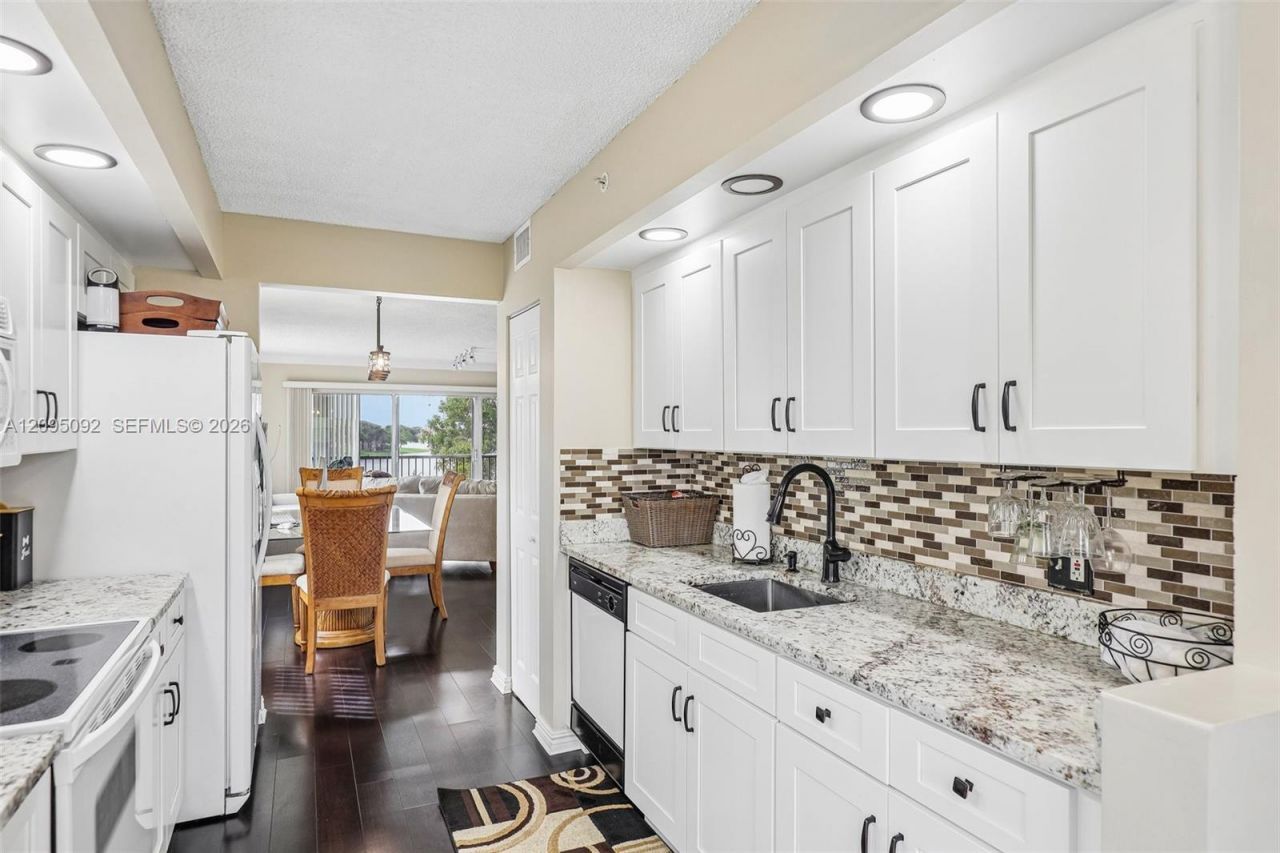 13800 SW 5th Ct, Unit 301M, Pembroke Pines, FL 33027 Photo