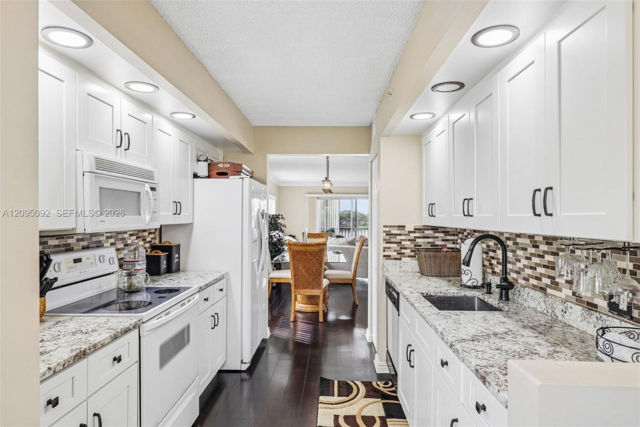 13800 SW 5th Ct, Unit 301M, Pembroke Pines, FL 33027 Photo