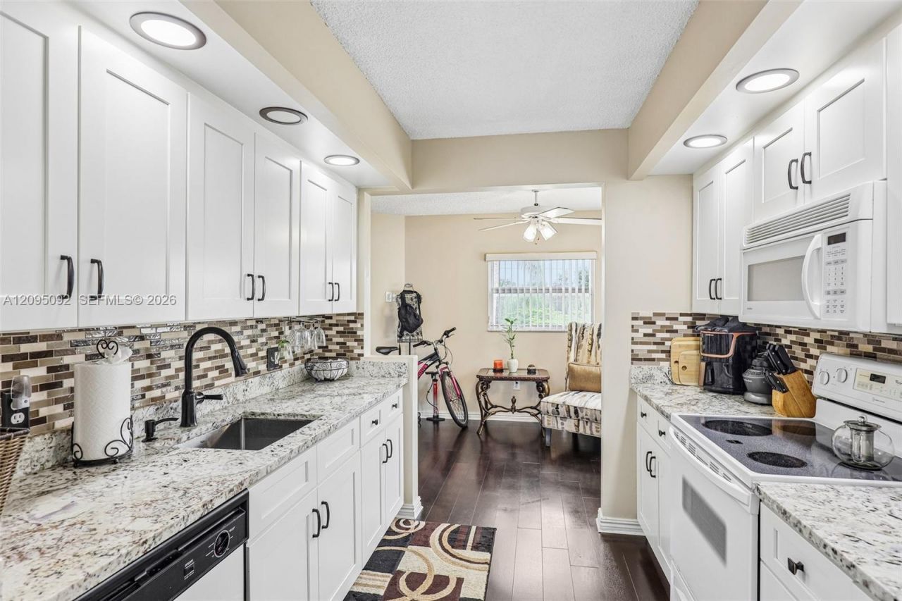13800 SW 5th Ct, Unit 301M, Pembroke Pines, FL 33027 Photo