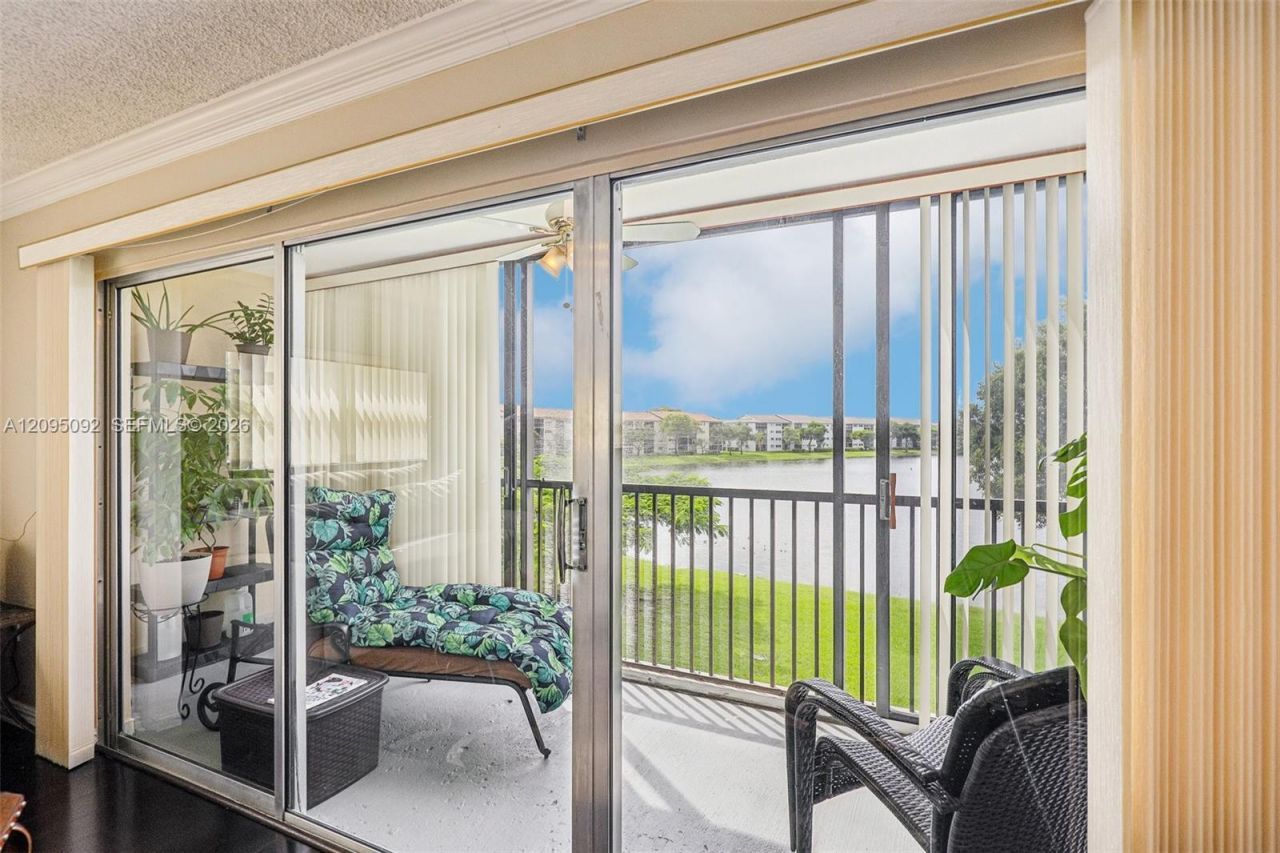 13800 SW 5th Ct, Unit 301M, Pembroke Pines, FL 33027 Photo