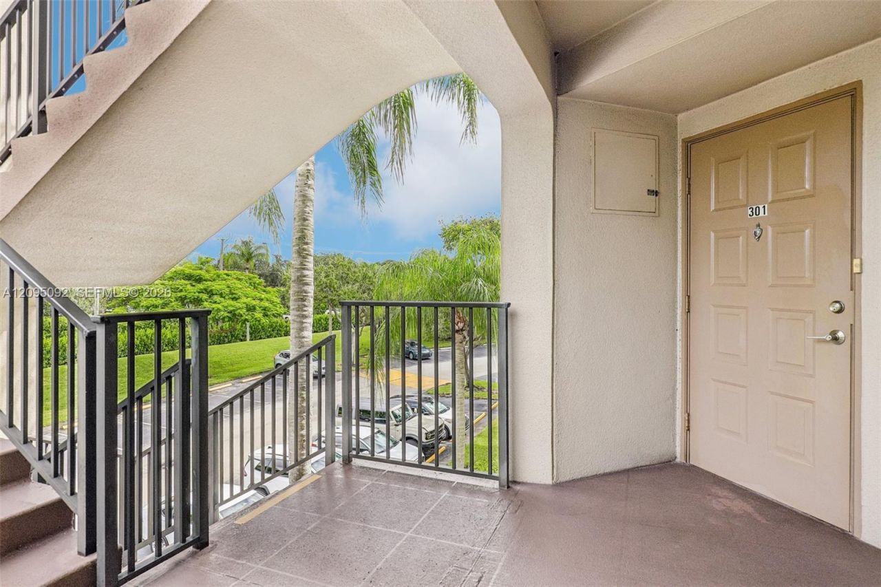 13800 SW 5th Ct, Unit 301M, Pembroke Pines, FL 33027 Photo