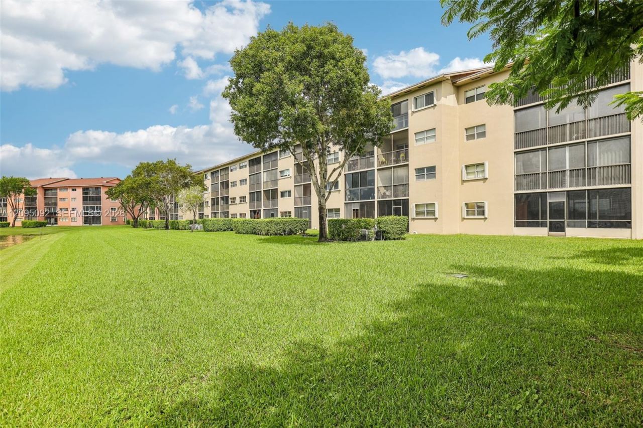 13800 SW 5th Ct, Unit 301M, Pembroke Pines, FL 33027 Photo