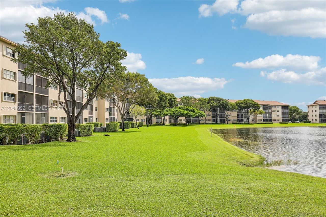 13800 SW 5th Ct, Unit 301M, Pembroke Pines, FL 33027 Photo