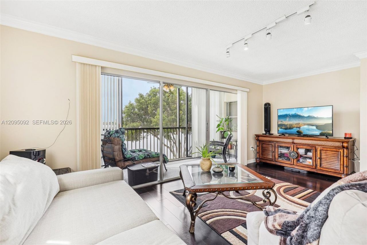 13800 SW 5th Ct, Unit 301M, Pembroke Pines, FL 33027 Photo