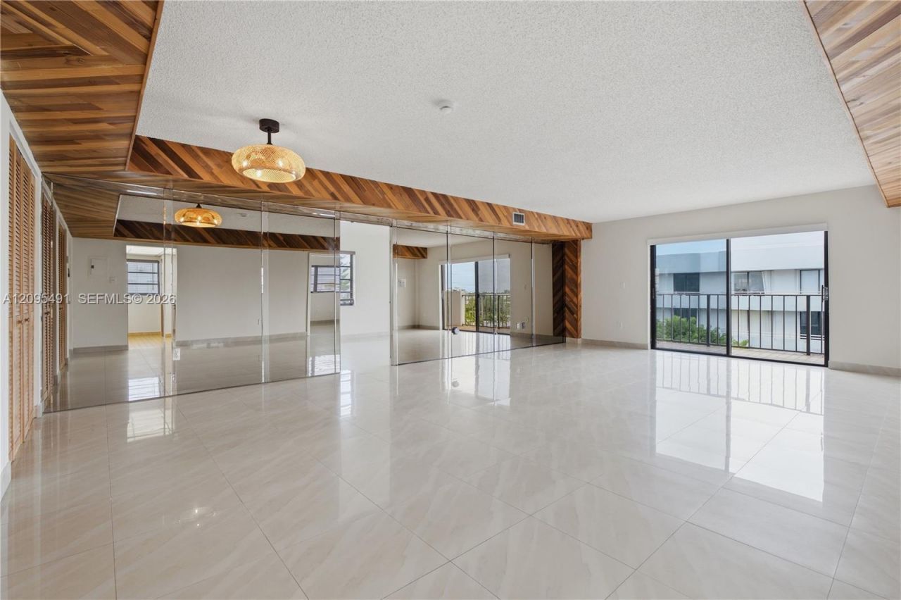 8255 Abbott Ave, Unit 501, Miami Beach, FL 33141 Photo