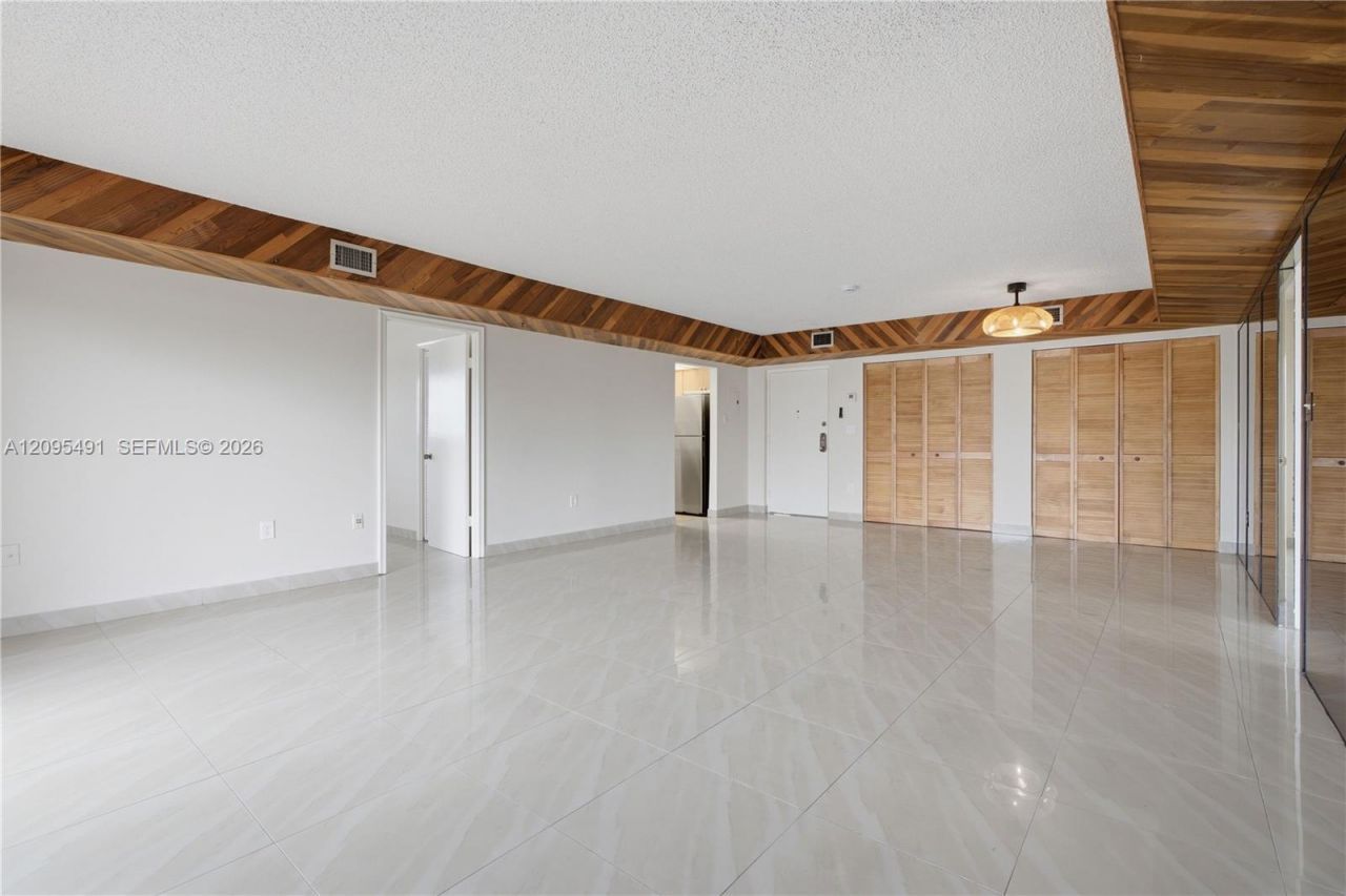 8255 Abbott Ave, Unit 501, Miami Beach, FL 33141 Photo