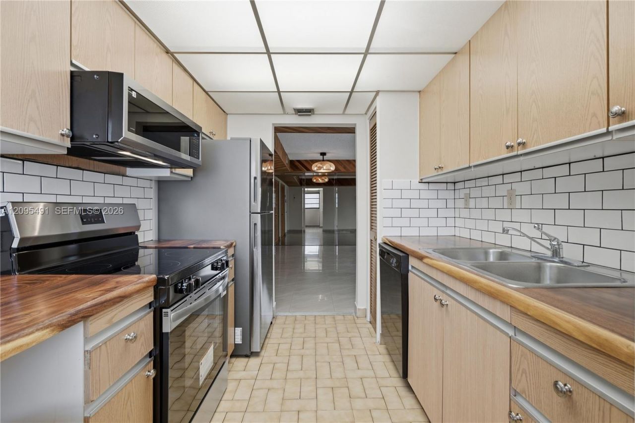 8255 Abbott Ave, Unit 501, Miami Beach, FL 33141 Photo