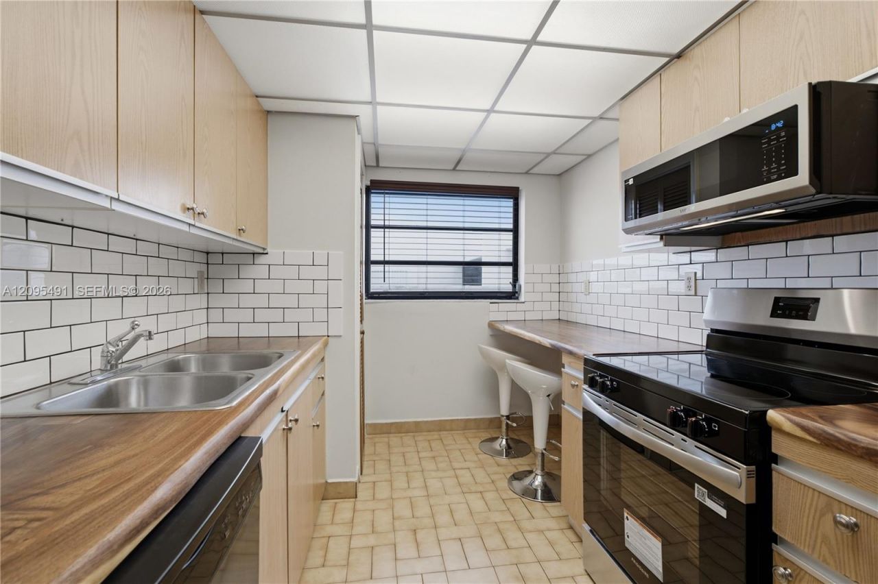 8255 Abbott Ave, Unit 501, Miami Beach, FL 33141 Photo