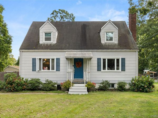 38 Muncey Road , Bay Shore, NY 11706