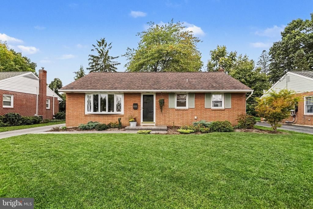 438 N Mount Joy Street, Elizabethtown, PA 17022 Main Photo