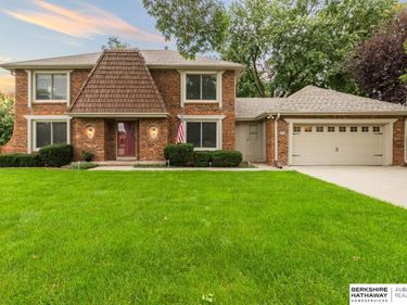 5726 Oak Hills Drive, Omaha, NE 68137