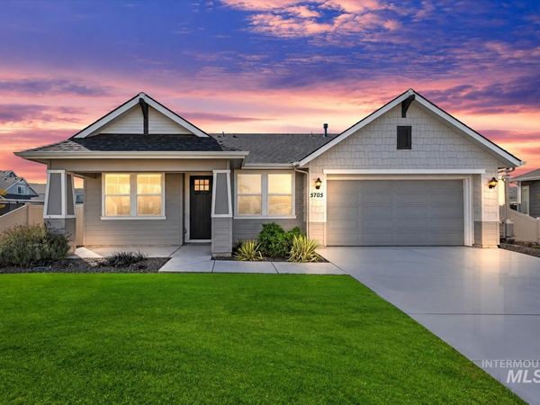 5705 W Daphne Dr, Meridian, ID 83646