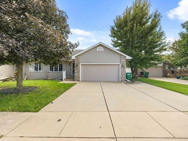613 SE Tower Court, Ankeny, IA 50021