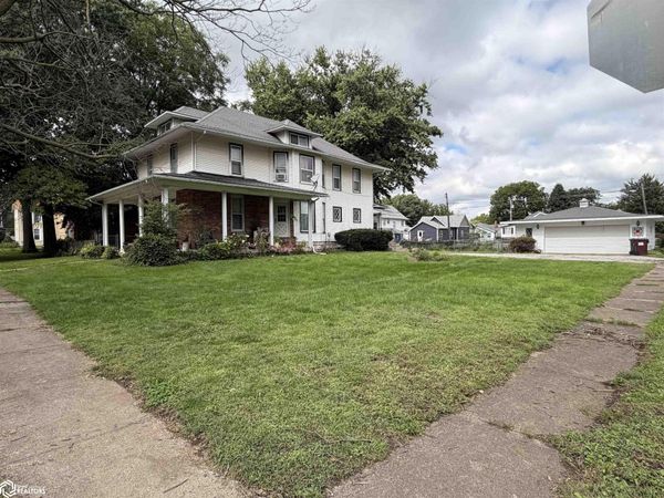 417 Benton Avenue E, Albia, IA 52531