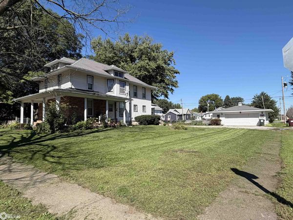 417 Benton Avenue E, Albia, IA 52531