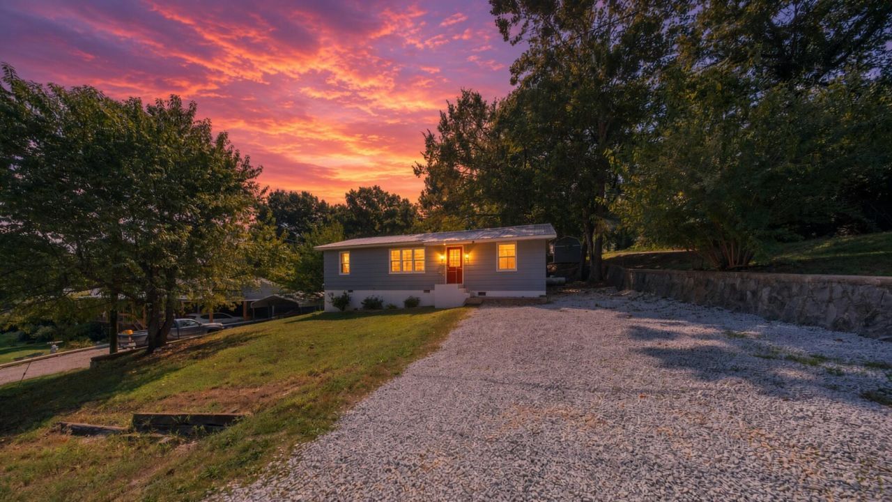 880 Tate Avenue, Mammoth Spring, AR 72554 Main Photo