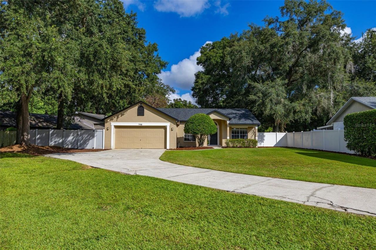 7918 Lakeside Woods Drive, Orlando, FL 32810 Main Photo