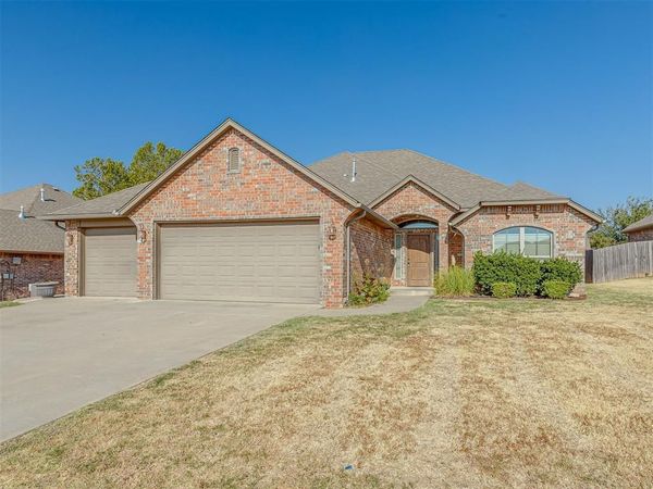 529 Whispering Oaks Boulevard, Moore, OK 73160