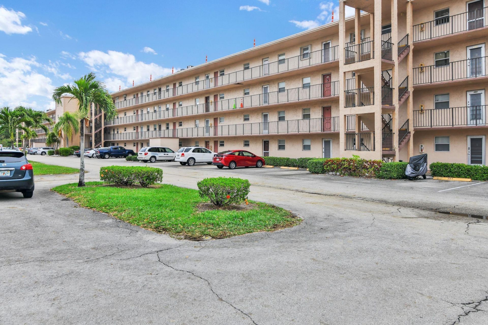 711 Lori Drive, Unit 204, Palm Springs, FL 33461 Photo